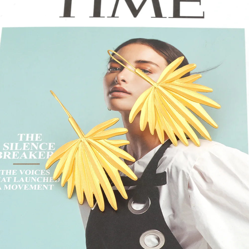 New exaggerated cold wind long alloy flower earrings European and American retro temperament flower pendant senior sense of earr