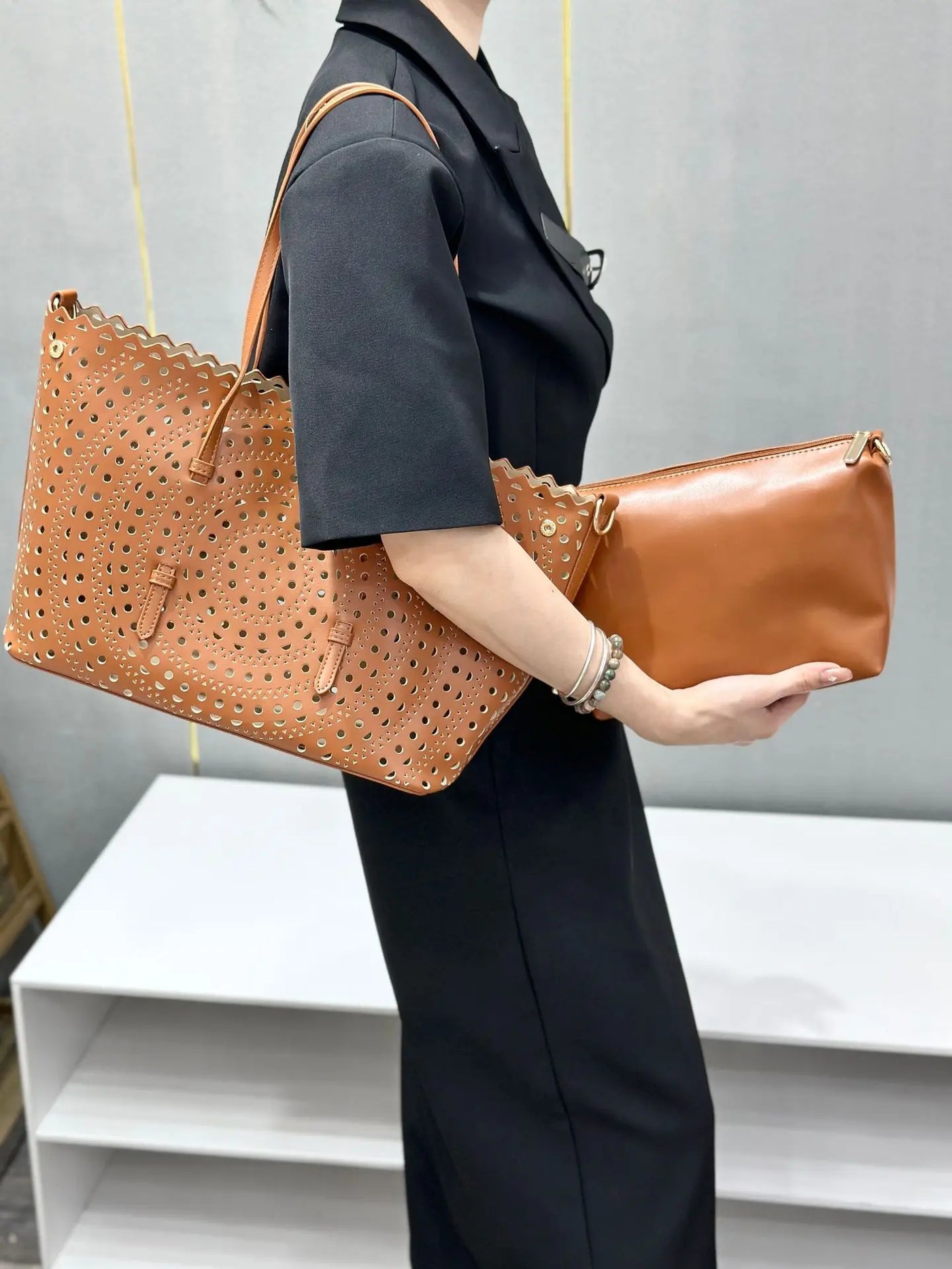 Women's Designer Brand Luxury Round Wave Large Capacity Shopping Tote Handbag Carved Basket Lady Shoulder Crossbody Mother Bag