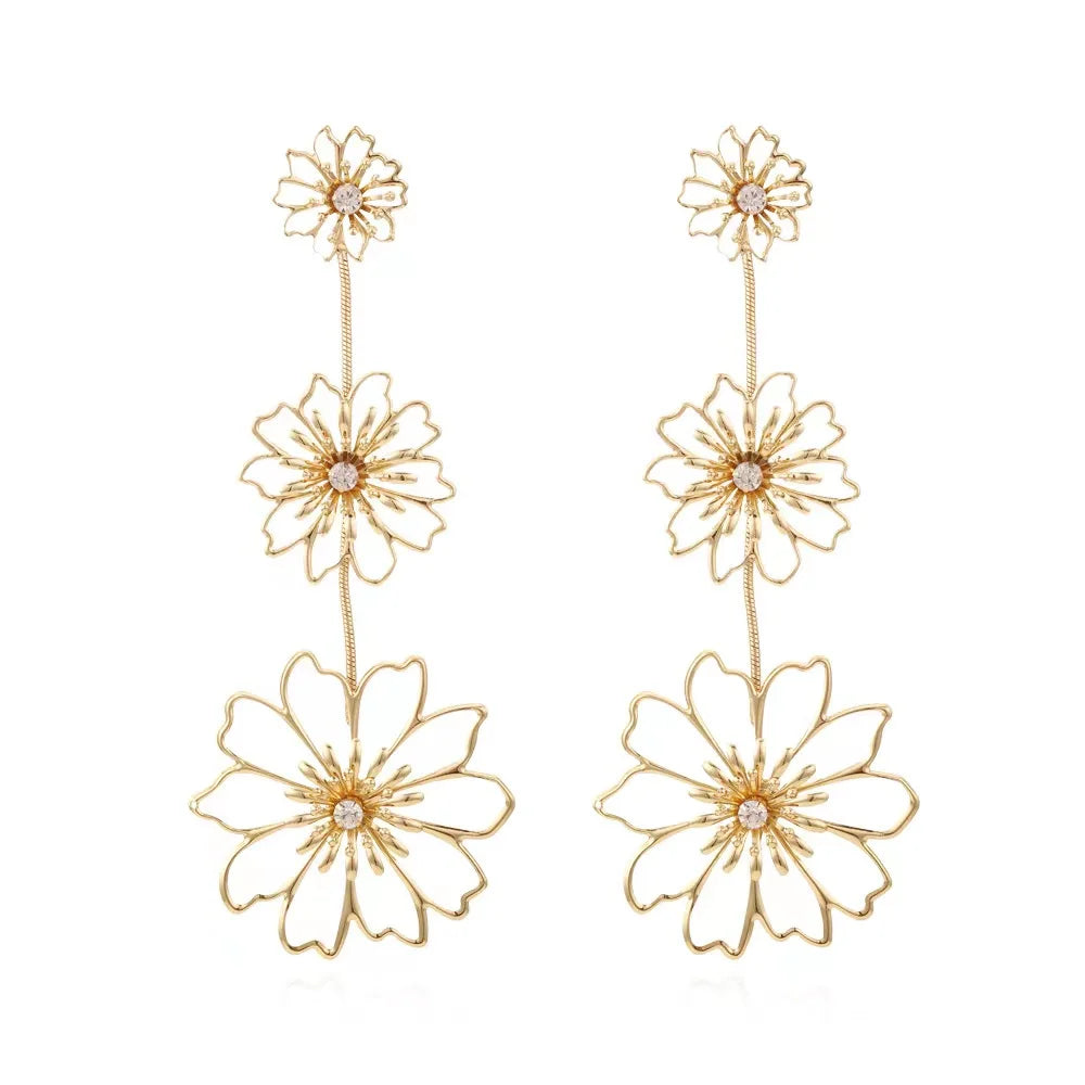 New exaggerated cold wind long alloy flower earrings European and American retro temperament flower pendant senior sense of earr