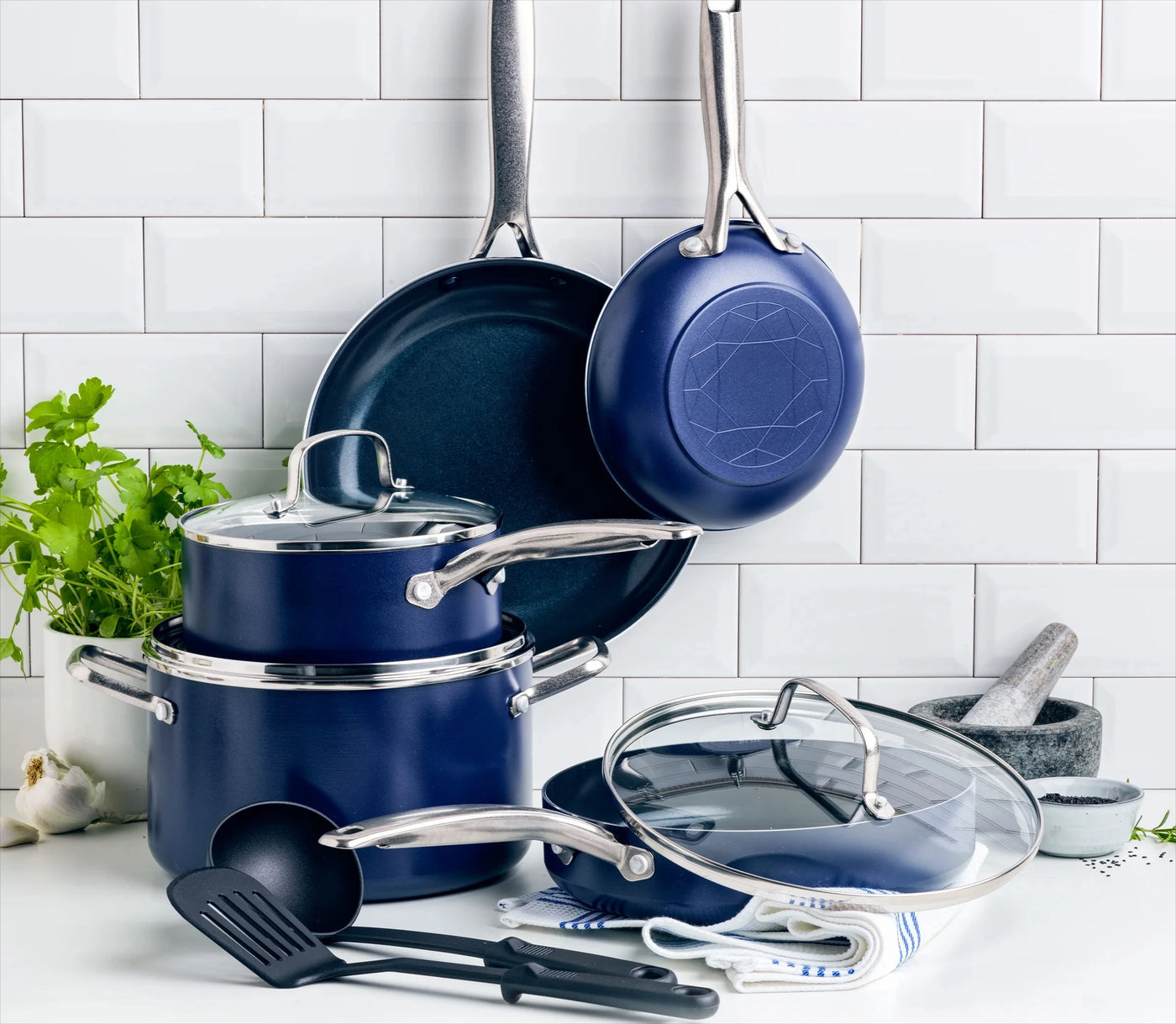 12-piece ceramic non-stick cookware set, dishwasher safe, lightweight and durable, great for gift giving, kitchen goodies