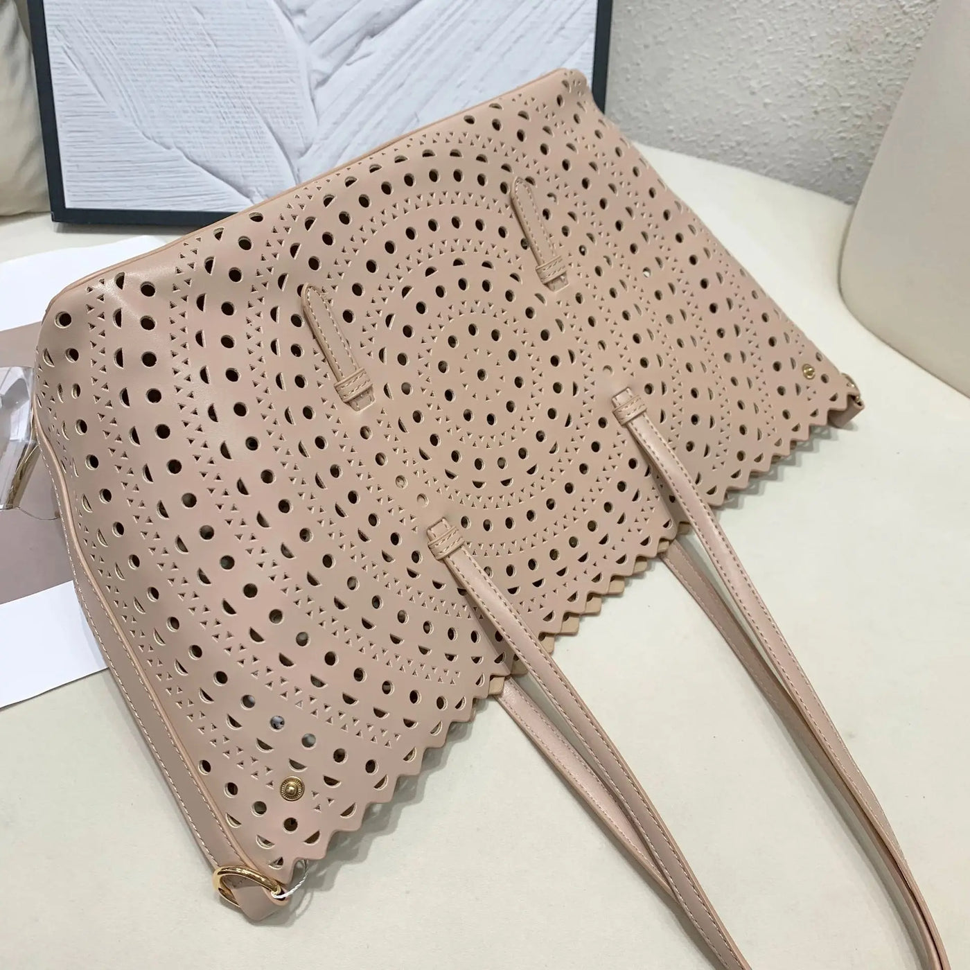 Women's Designer Brand Luxury Round Wave Large Capacity Shopping Tote Handbag Carved Basket Lady Shoulder Crossbody Mother Bag