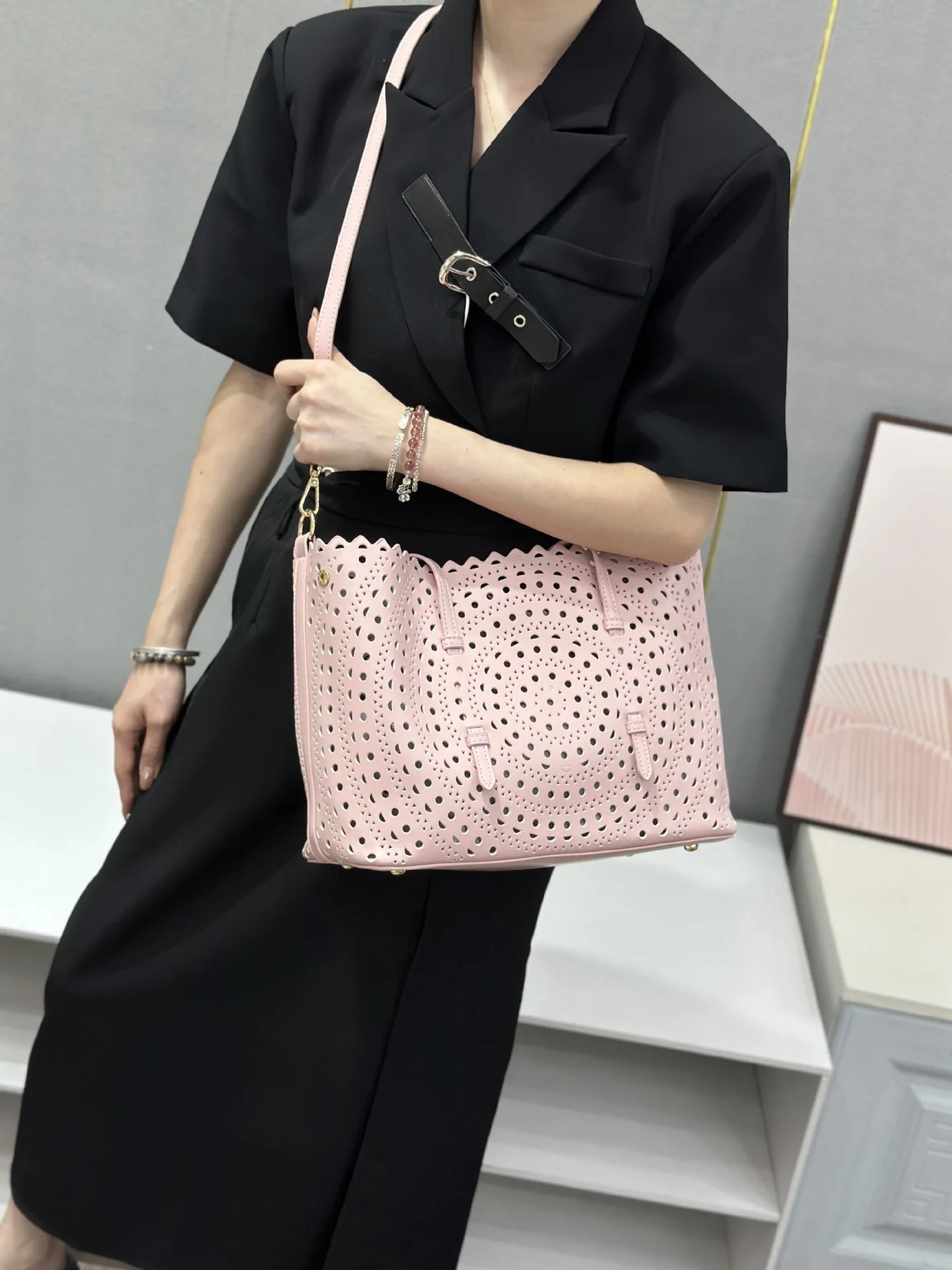 Women's Designer Brand Luxury Round Wave Large Capacity Shopping Tote Handbag Carved Basket Lady Shoulder Crossbody Mother Bag