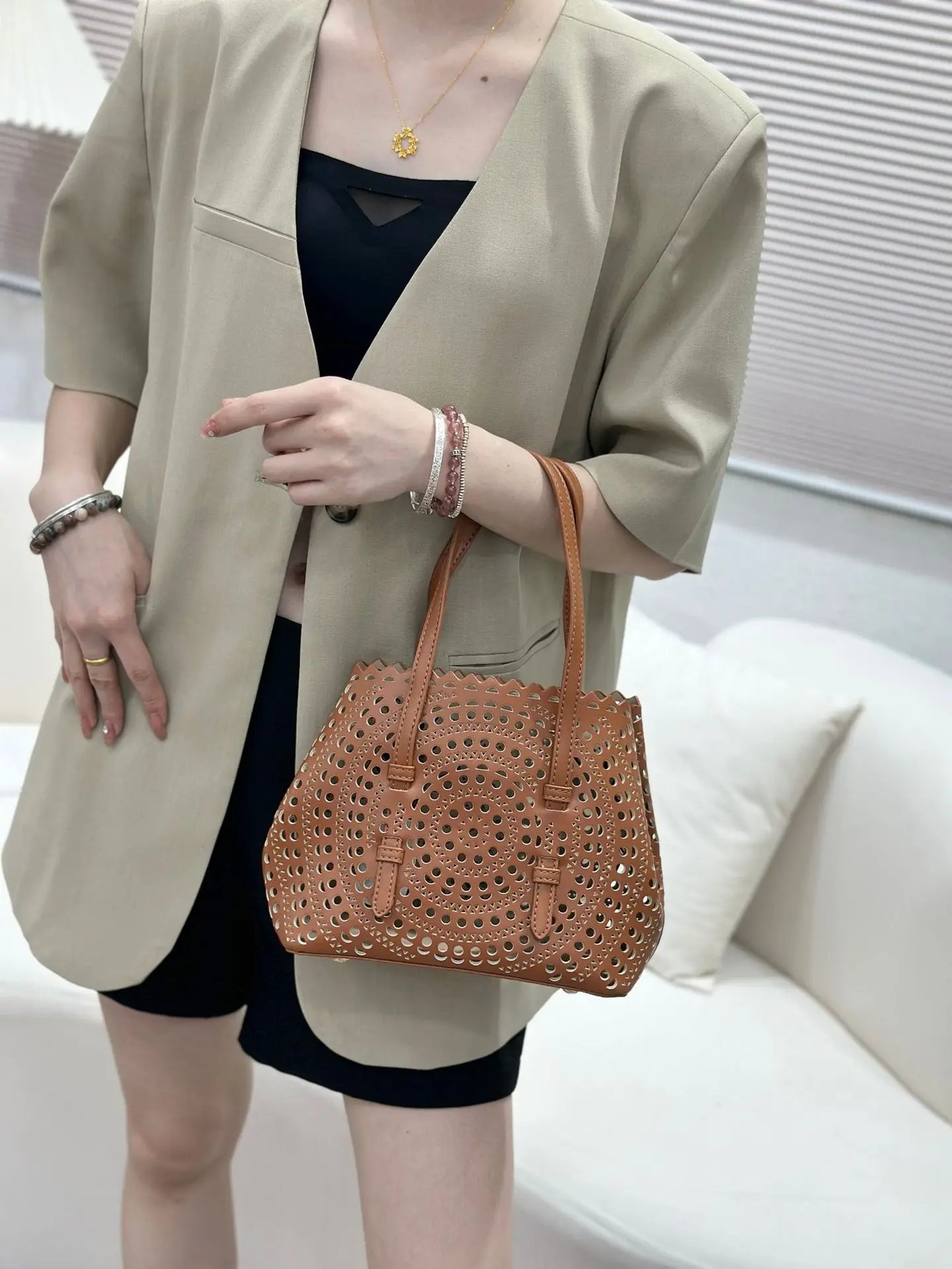 Women's Designer Brand Luxury Round Wave Large Capacity Shopping Tote Handbag Carved Basket Lady Shoulder Crossbody Mother Bag